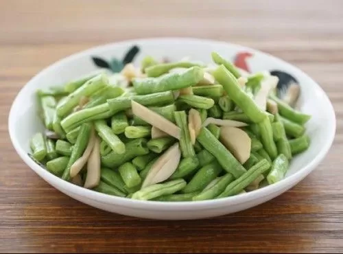 杏鮑菇菜脯炒四季豆 Stir fried Long Bean with King Oyster Mushroom and Preserved Vegetable