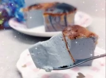 半熟軟心蝶豆花巴斯克焦香芝士蛋糕