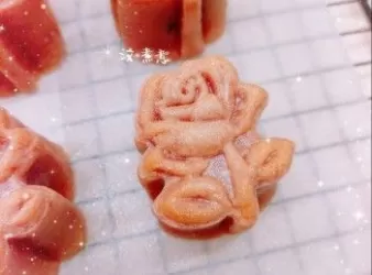 脆皮櫻花紅莓芝士月餅