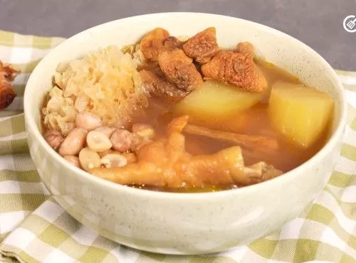 潤肺養顏｜姬松茸白木耳木瓜雞腳湯 Dried almond mushroom, snow fungus, papaya and chicken feet sou