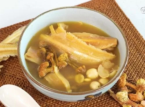 鯊魚骨姬松茸煲雞湯