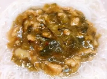 港式茶餐廳風味之「雪菜肉絲湯米」