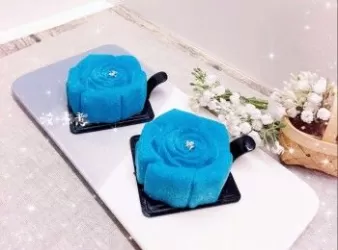 朱古力噴砂蝶豆花軟心芝士慕絲蛋糕