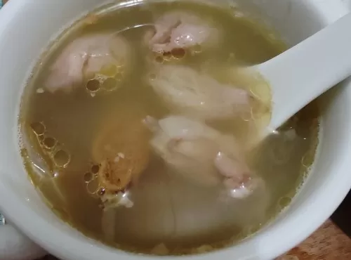 荔枝煲雞湯