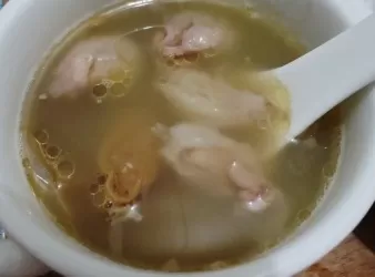 荔枝煲雞湯