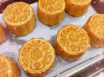 脆皮流心奶黃月餅