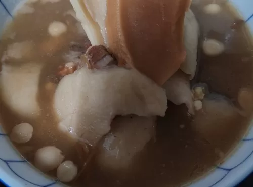 椰皇螺片排骨湯