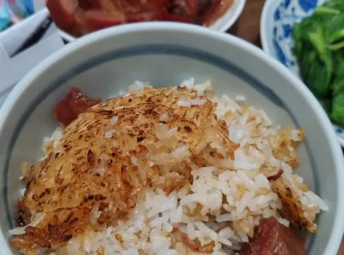 香脆飯焦臘味煲仔飯