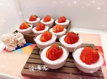 士多啤梨慕絲杯