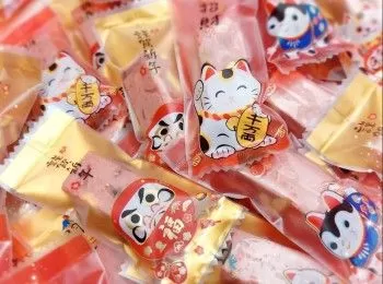 士多啤梨開心果鳥結糖《又稱牛軋糖》