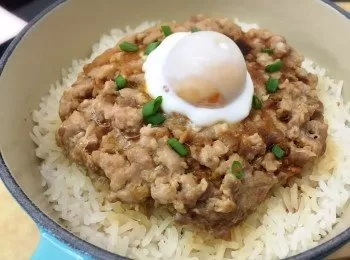 咸蛋肉飯煲仔飯