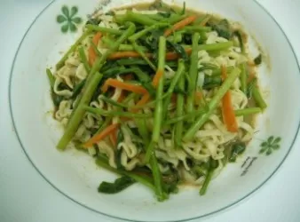 空心菜拌芝麻醬麵
