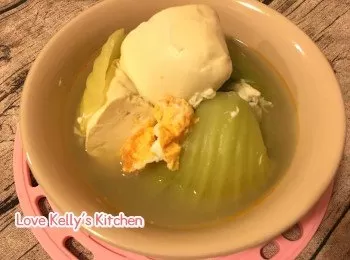 芥菜咸蛋豆腐湯