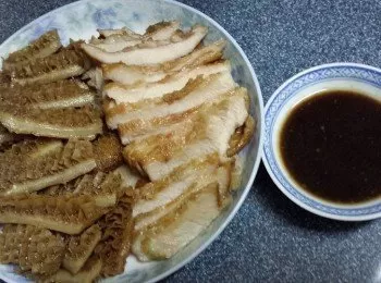 自家鹵水金錢肚‘豬頸肉