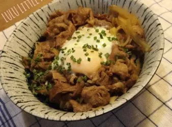 吉吉家牛肉井配溫泉蛋