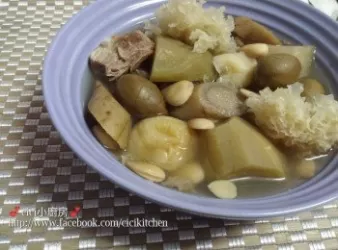 cici靚靚湯水: 青欖牛蒡青蘿蔔雪杏湯 - Staub煮理