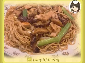香菇雞肉炒麵