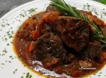 香草紅酒炆牛腱