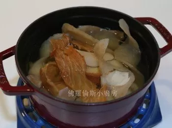 川貝海底椰鱷魚肉湯