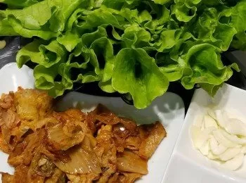 泡菜腩肉生菜包