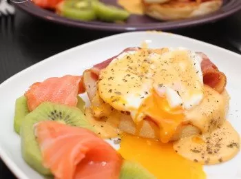 eggs benedict