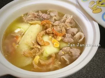 節瓜瑤柱鹹蛋肉片湯 (滋陰降火）