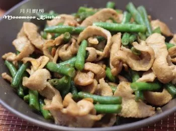 【豆角炒豬頸肉】