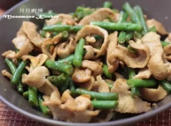 【豆角炒豬頸肉】
