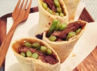 露芛滷豆干吐司卷