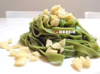 蒜香橄欖油菠菜義大利麵（5分鐘）