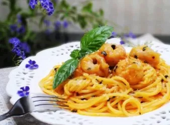 蕃茄羅勒海鮮餃義大利麵