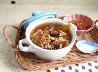 蟲草花准山杞子圓肉雞腳豬展湯
