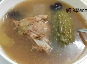 苦瓜青蘋果西施骨湯