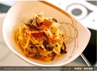 酸辣黑菇醬拌青木瓜絲