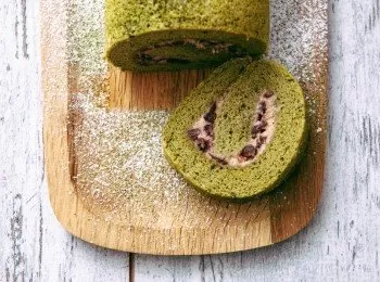 宇治抹茶紅豆卷蛋 Matcha Roll Cake with Red Beans