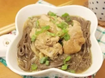 花雕雞煨麵!!酒氣揮發，香氣四溢~~~