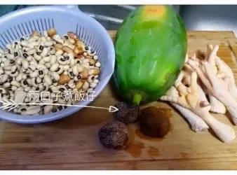 木瓜花生眉豆煲雞腳