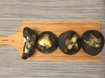 濃味芝士黑炭麵包