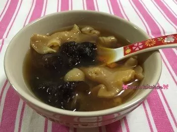 花膠海參圓肉紅棗燉瘦肉湯