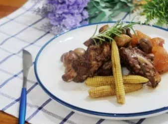 《影音食譜》紅酒時蔬燉肋排