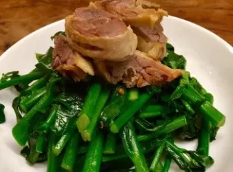 《臘鴨髀炒芥蘭菜苗》