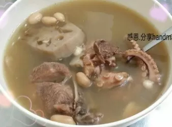 《章魚蓮藕綠豆花生湯》