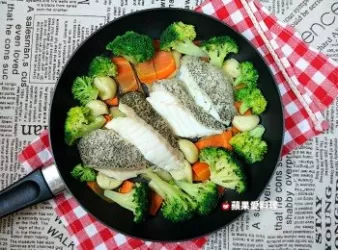 蒜頭青花蒸鮮魚（5分鐘）