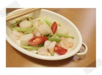 芹菜炒雙鮮~~吃的到鮮味喔!!