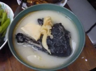 響螺花膠竹絲雞湯