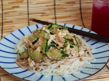 《青瓜手撕雞拌冷麵》