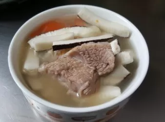 鮮百合椰子豬展湯【消暑滋潤湯水】