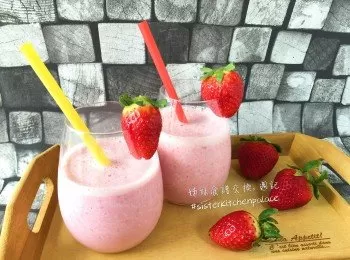 士多啤梨沙冰特飲 Strawberry Smoothies