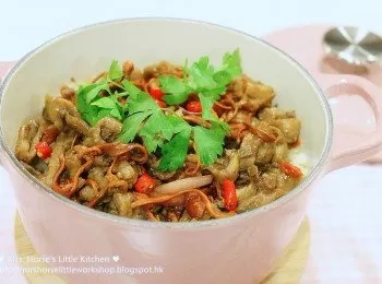 蟲草花杞子仁稔子薑醬豬頸肉鍋飯