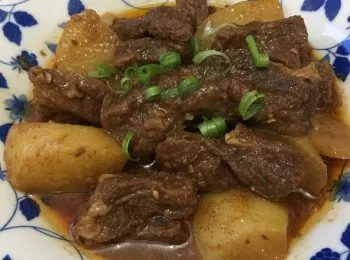 炆牛肋條 (Stewed ribs)